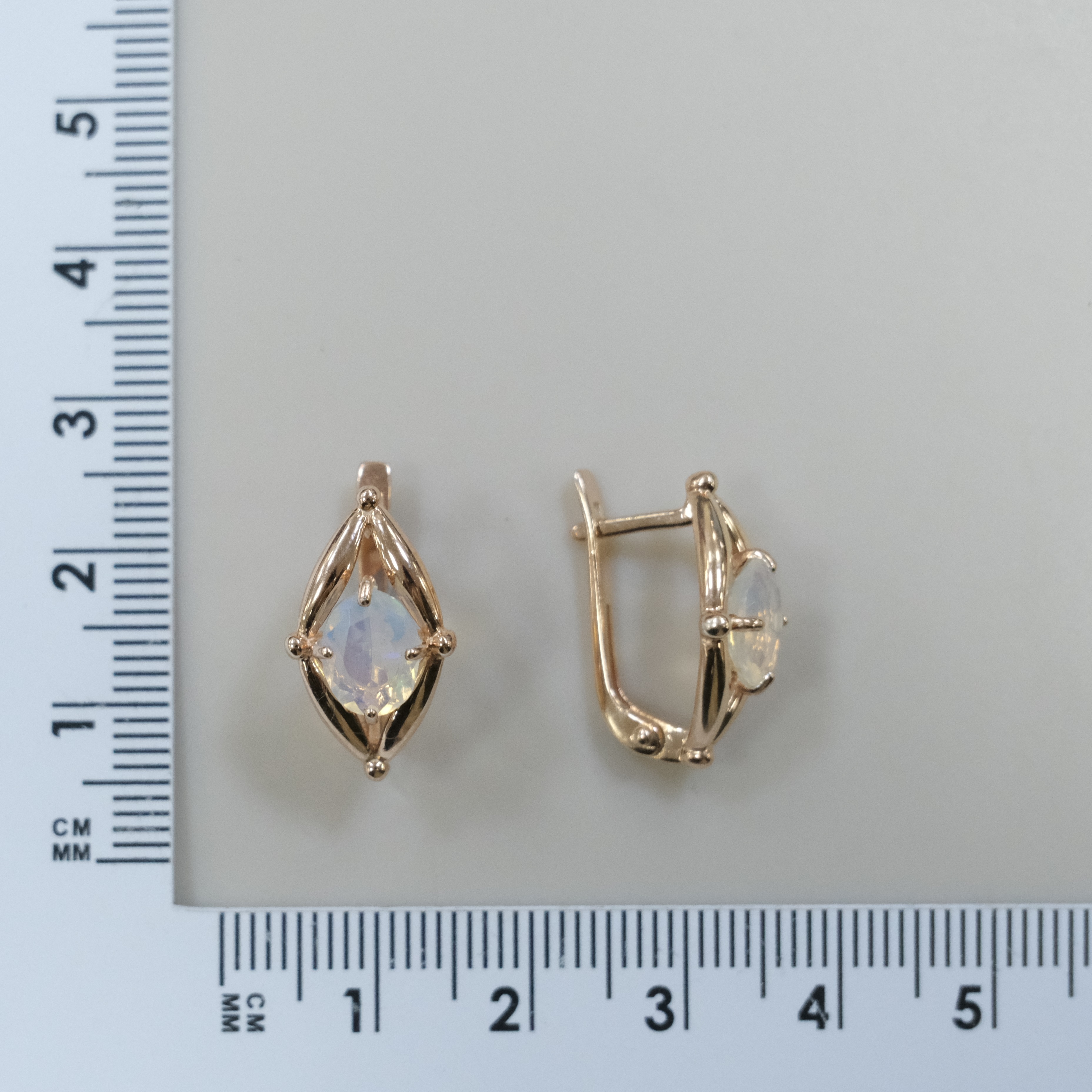 Серебряные серьги с опалами